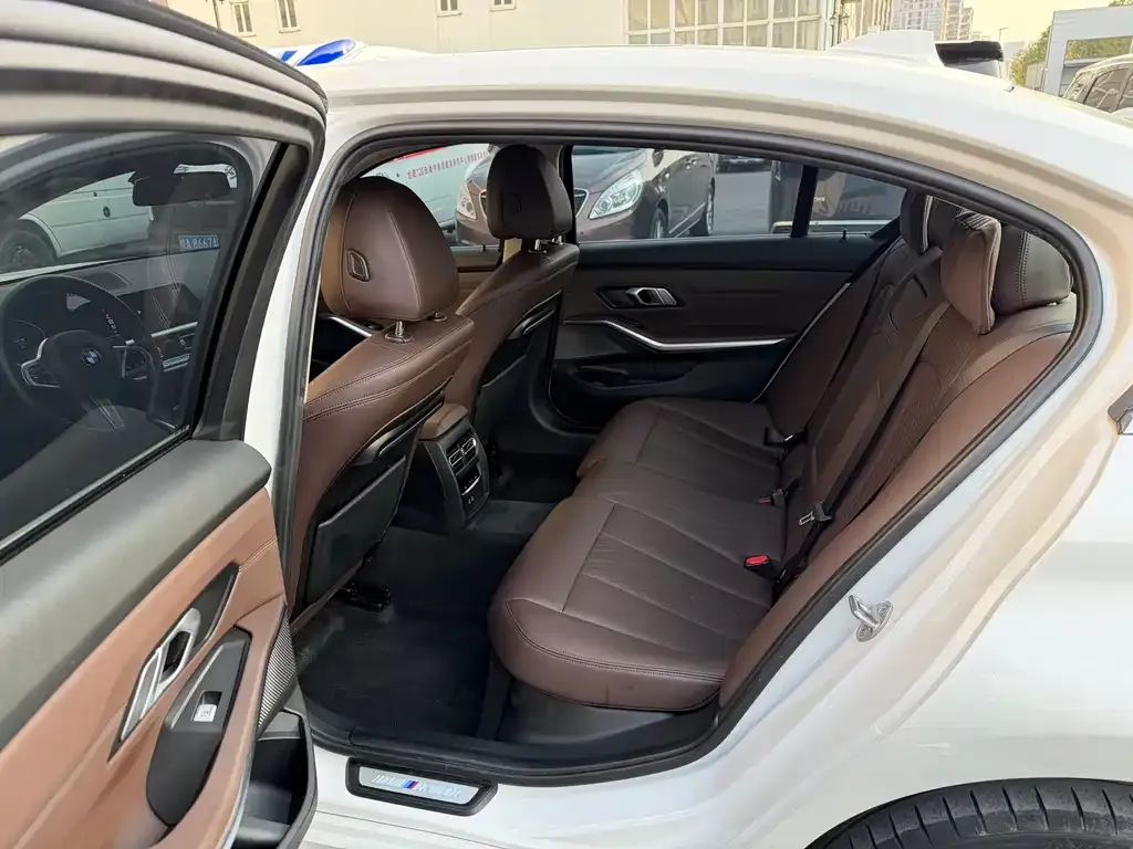 BMW 3 Series 2023 из CN, фото 7