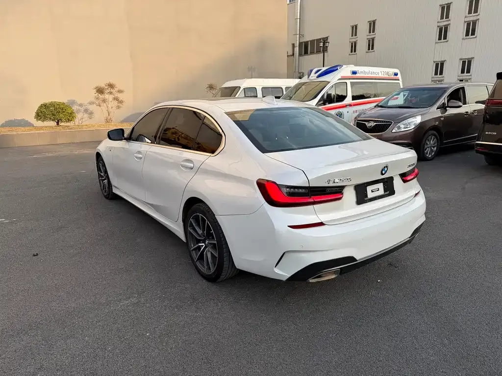 BMW 3 Series 2023 из CN, фото 3