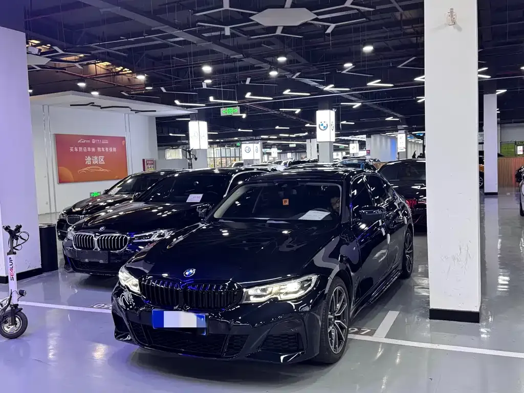 BMW 3 Series 2021 из CN, фото 1
