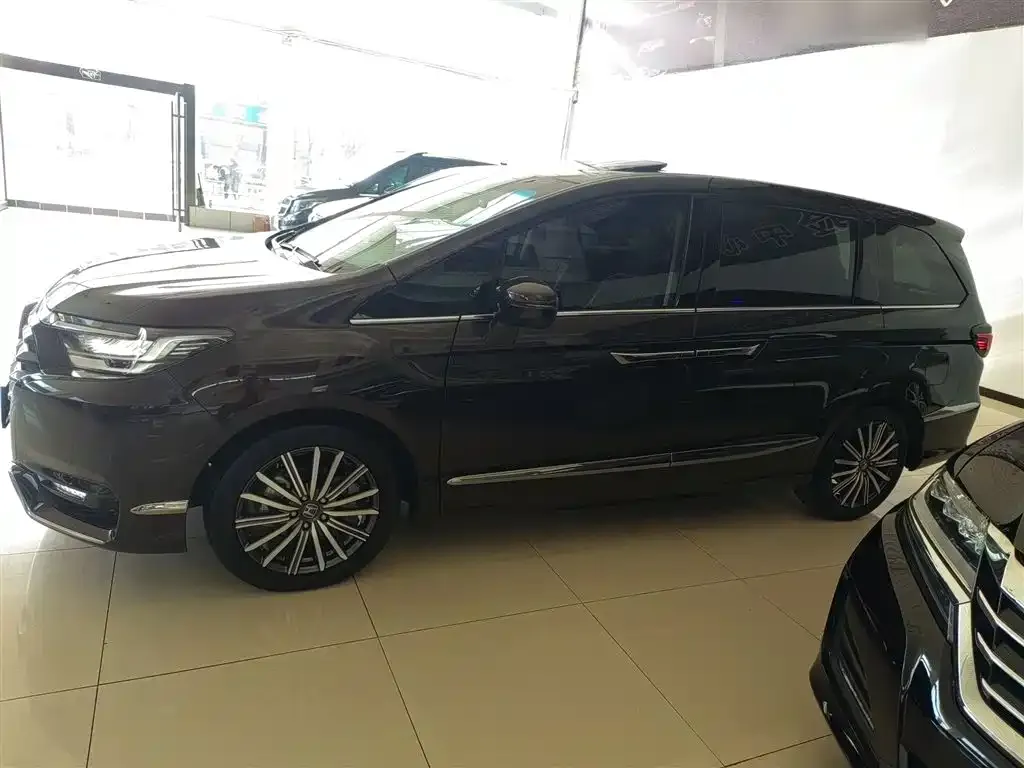 Honda Elysion 2022 из CN, фото 6