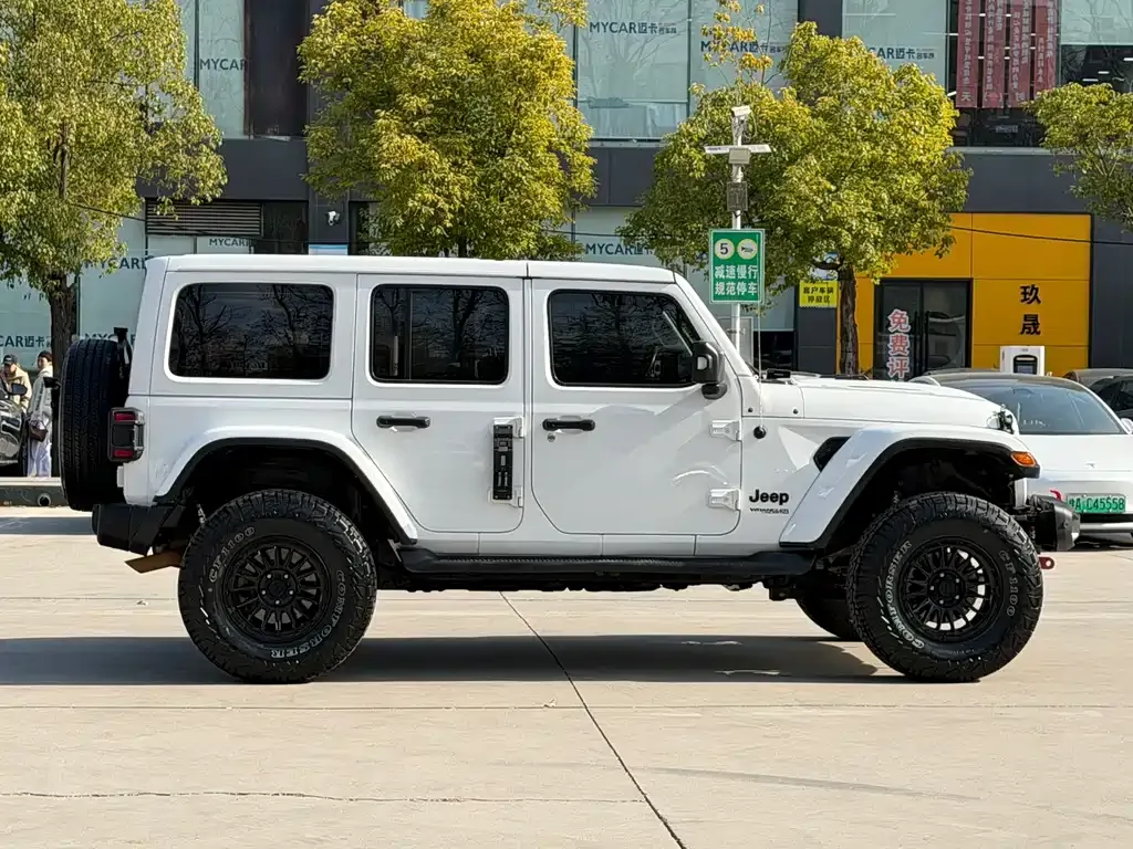 Jeep Wrangler 2022 из CN, фото 5