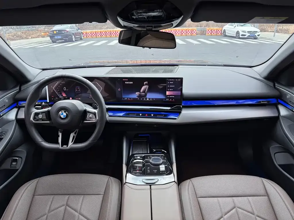BMW 5 Series 2025 из CN, фото 6