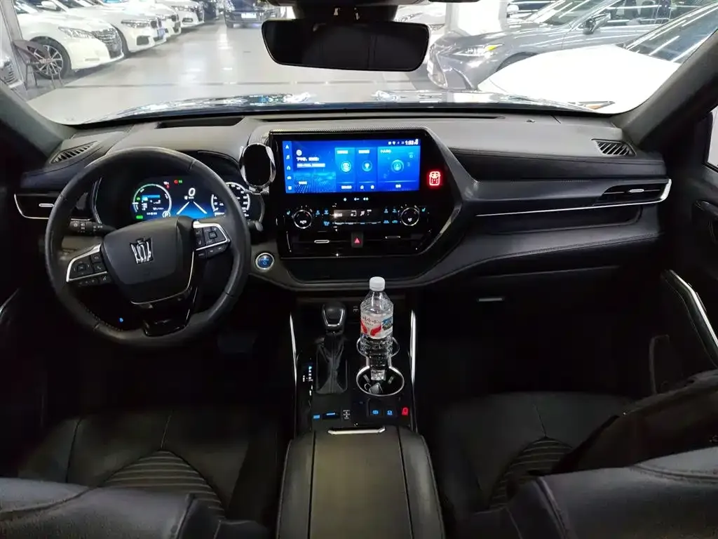 Toyota Crown Kluger 2022 из CN, фото 2