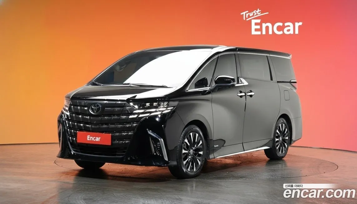 Toyota Alphard — фото 1