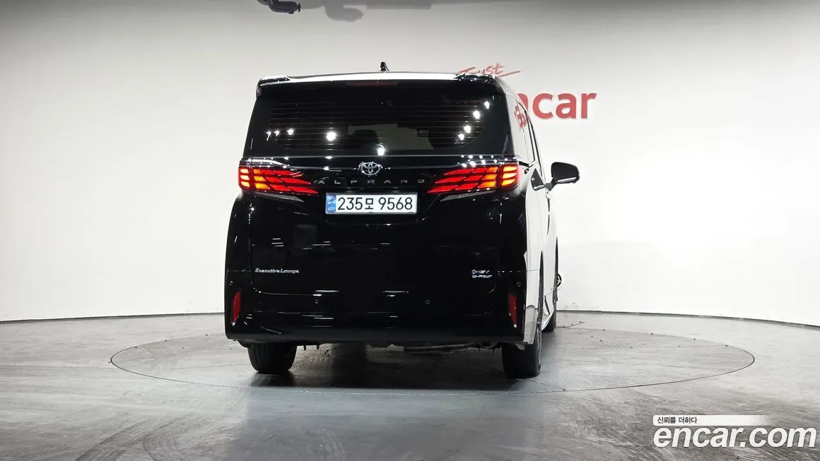 Toyota Alphard — фото 9