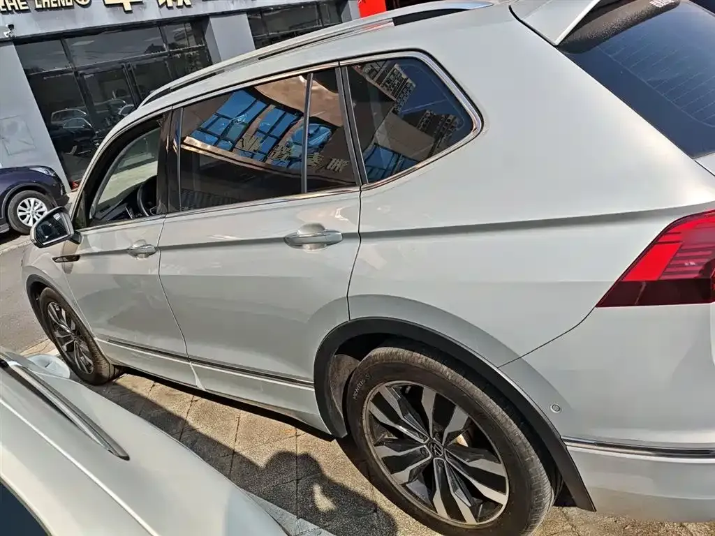 Volkswagen Tiguan L 2023 из CN, фото 3