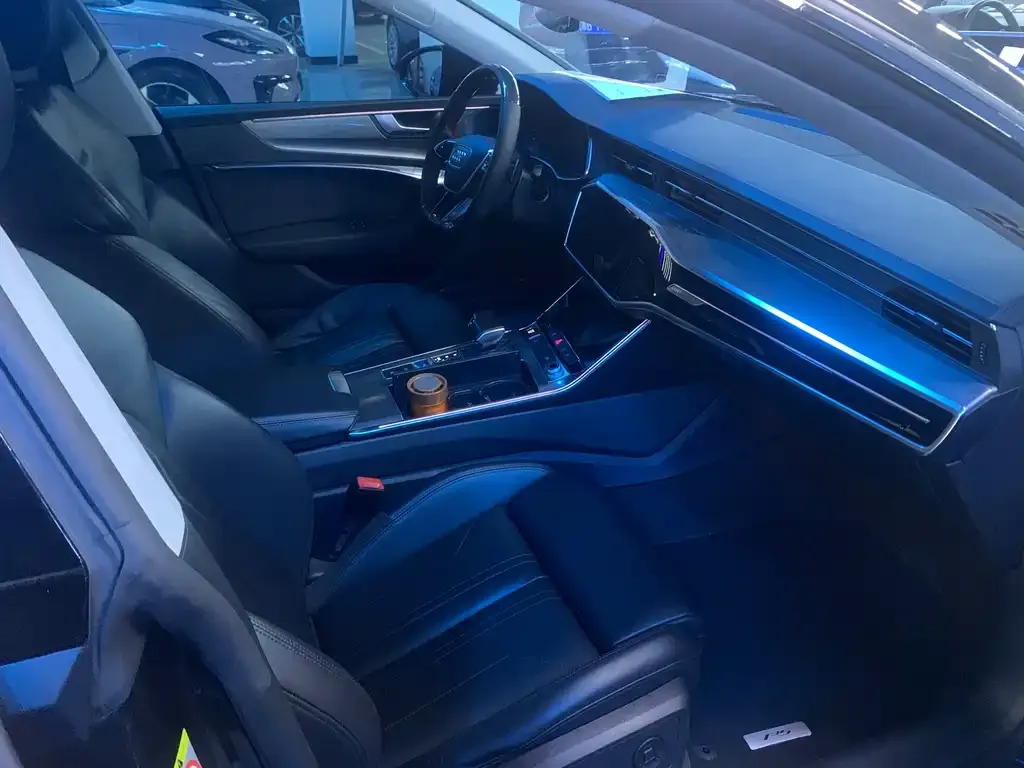 Audi A7 2021 из CN, фото 3