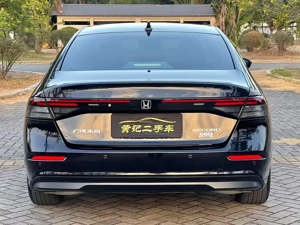 Honda Accord — фото 10