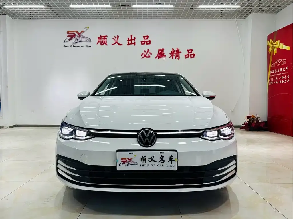 Volkswagen Golf 2023 из CN, фото 2