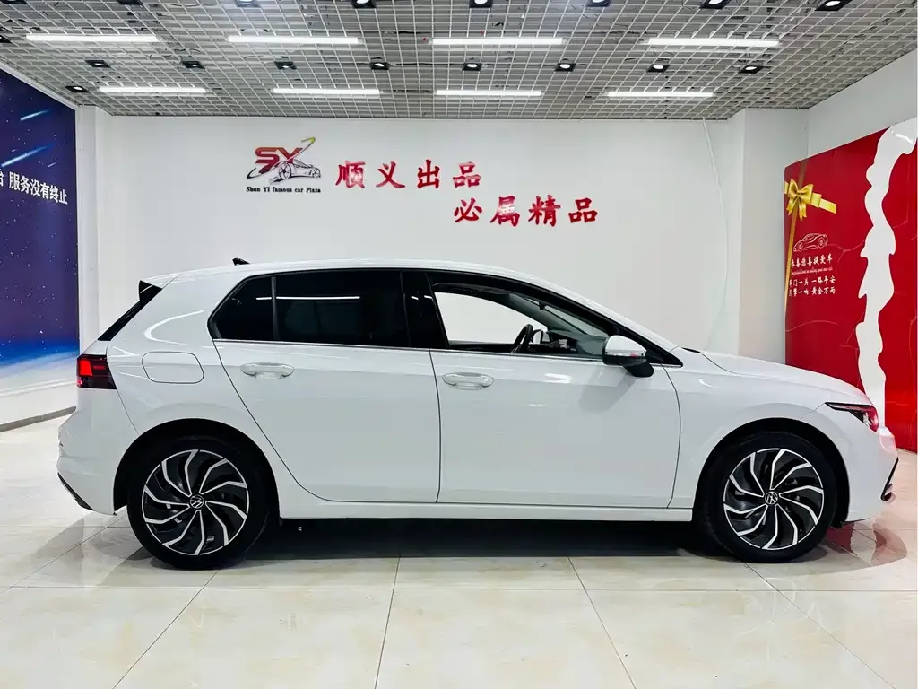 Volkswagen Golf 2023 из CN, фото 3