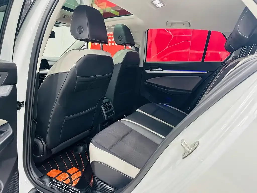 Volkswagen Golf 2023 из CN, фото 6