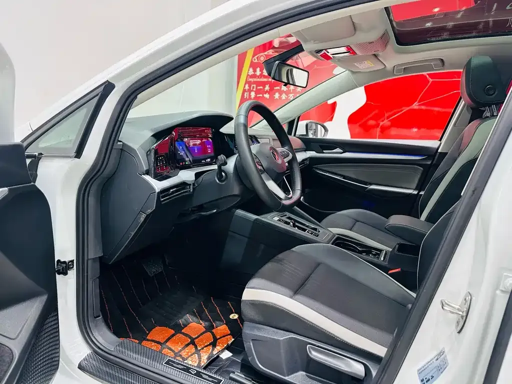 Volkswagen Golf 2023 из CN, фото 7