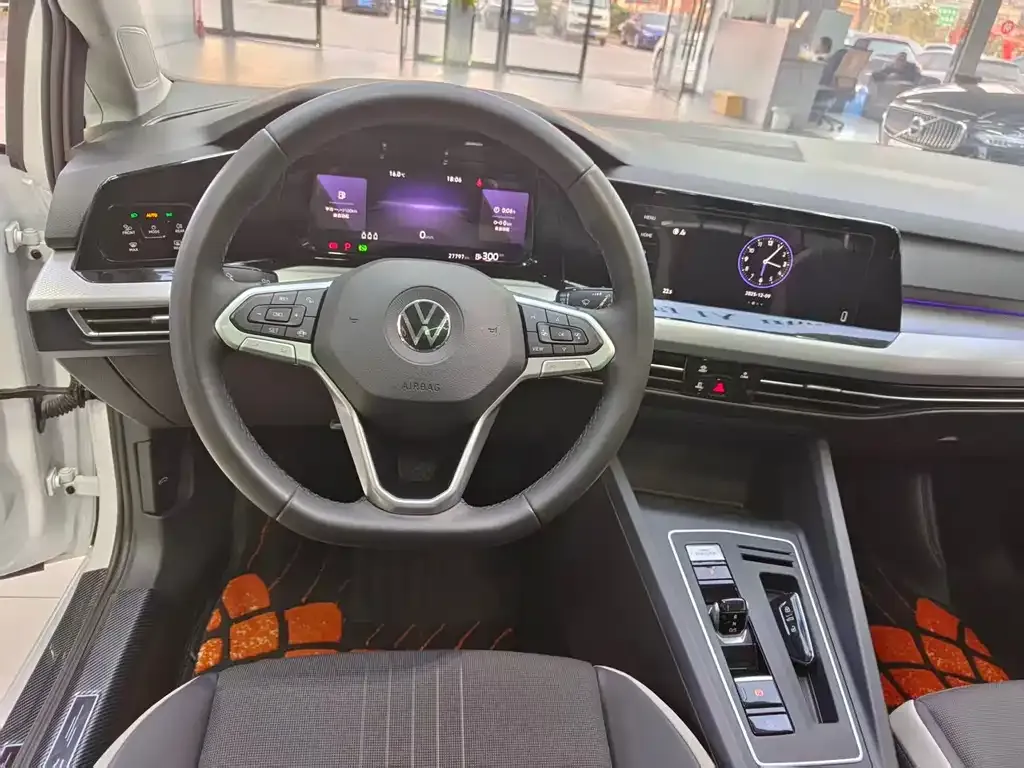 Volkswagen Golf 2023 из CN, фото 9