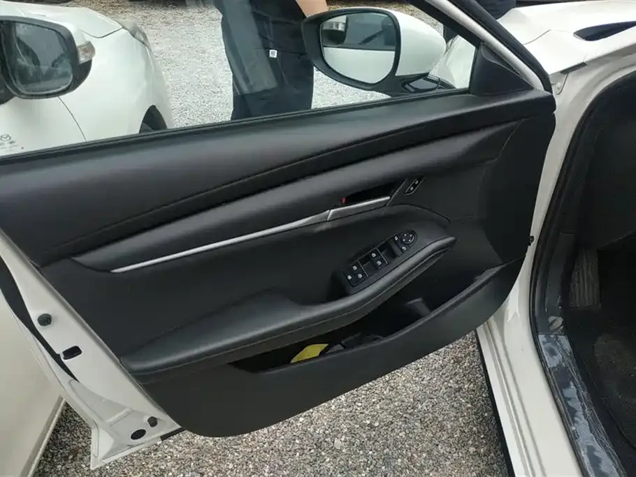 Mazda 3 Axela 2023 из CN, фото 10
