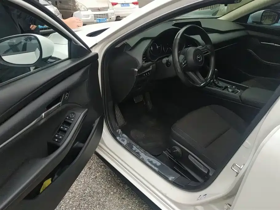 Mazda 3 Axela 2023 из CN, фото 4