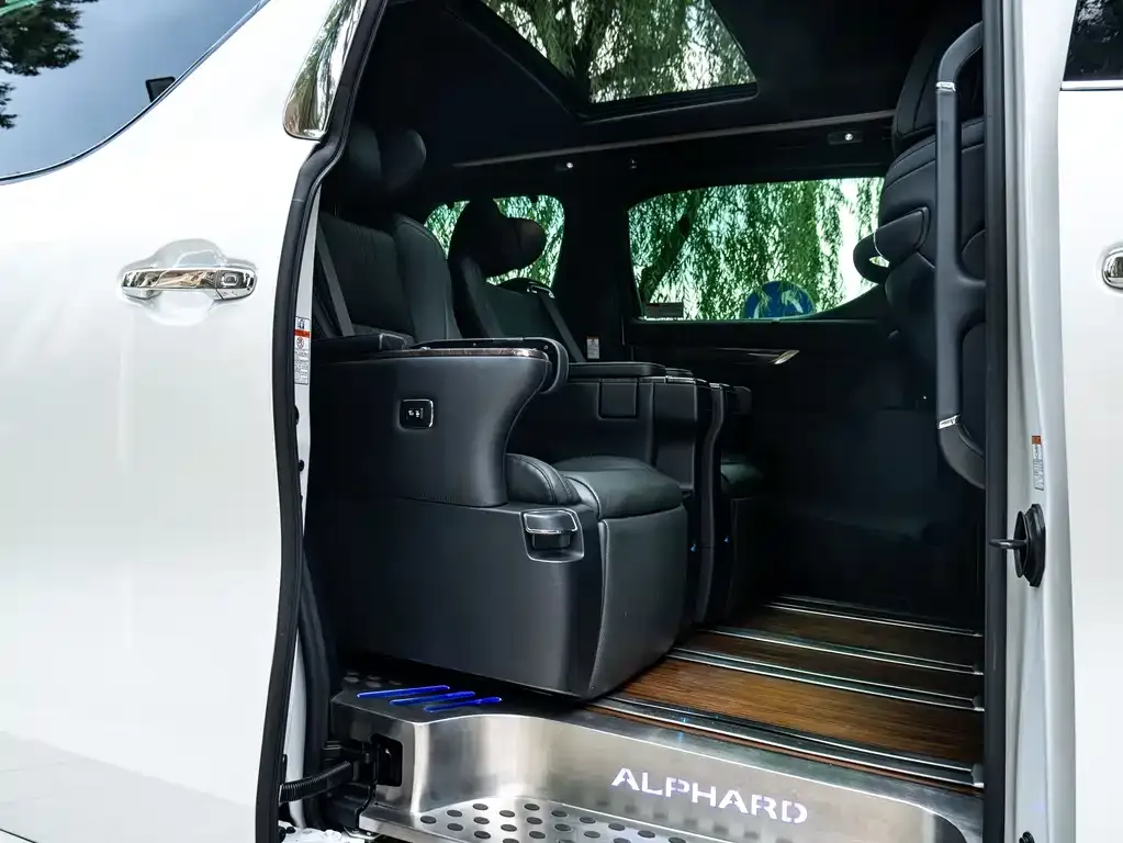 Toyota Alphard 2021 из CN, фото 7