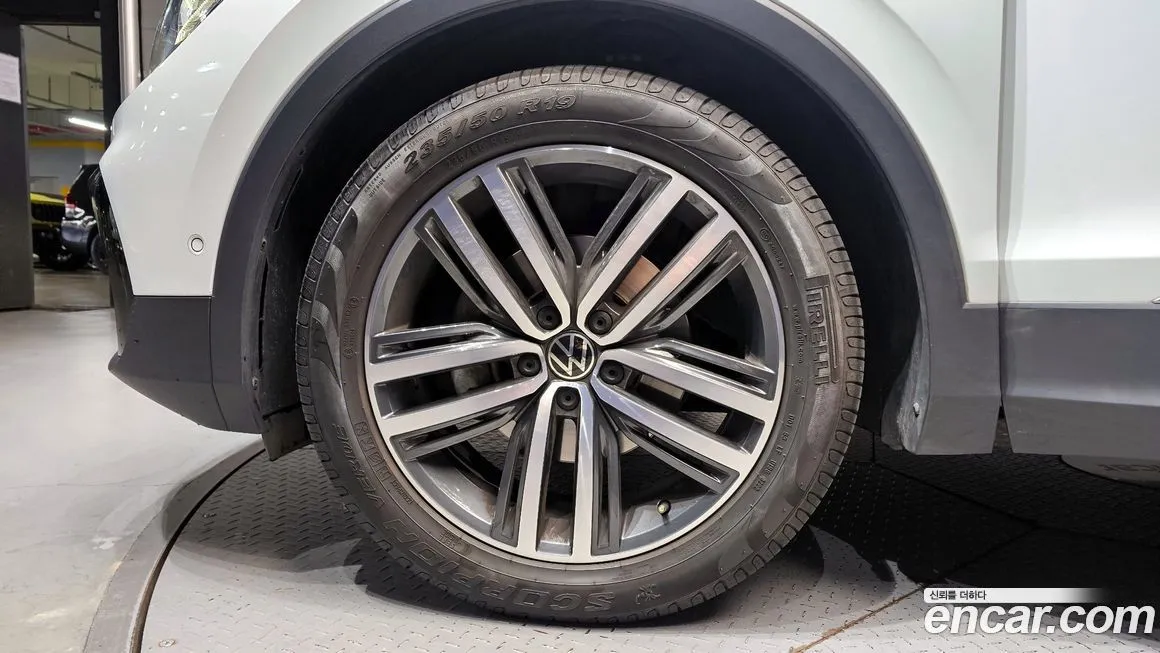 Volkswagen Tiguan — фото 8