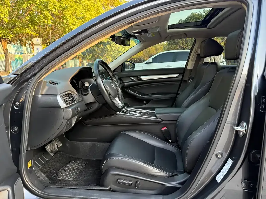 Honda Accord — фото 10
