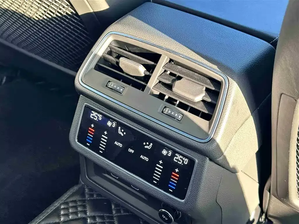 Audi A6L 2023 из CN, фото 5