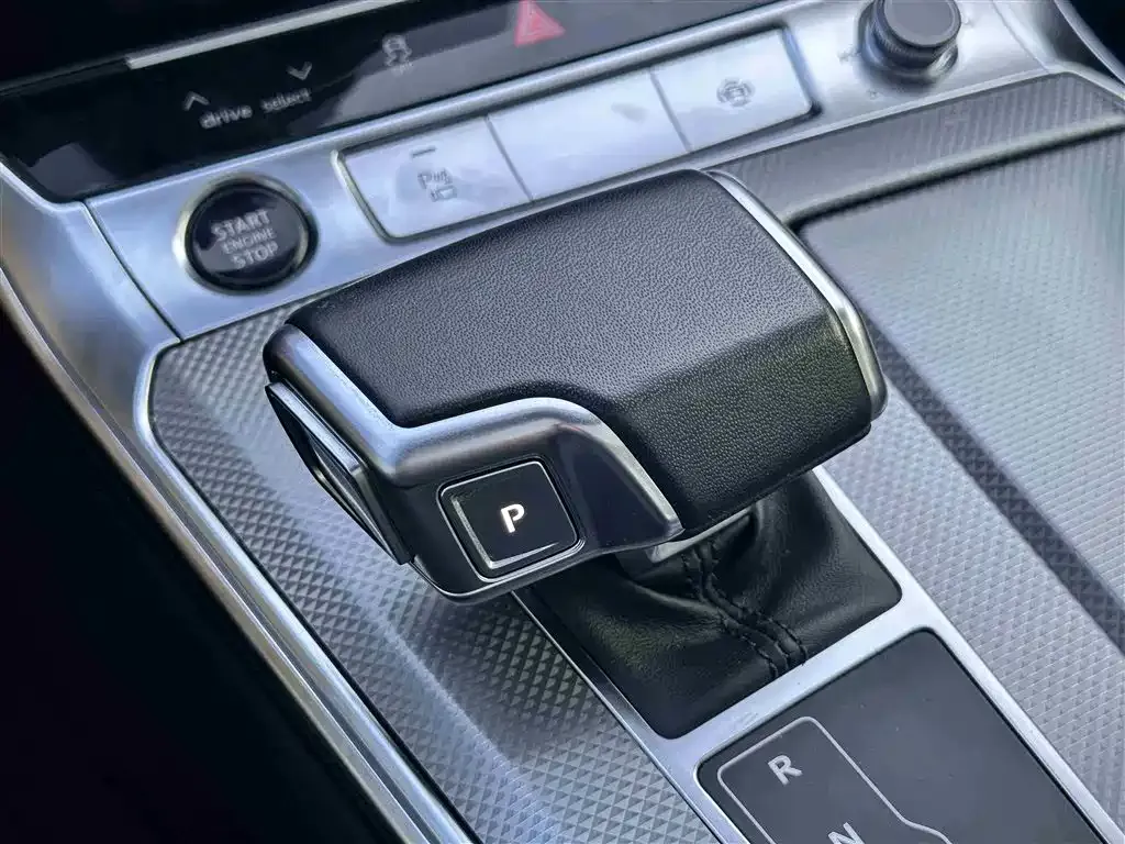 Audi A6L 2023 из CN, фото 4