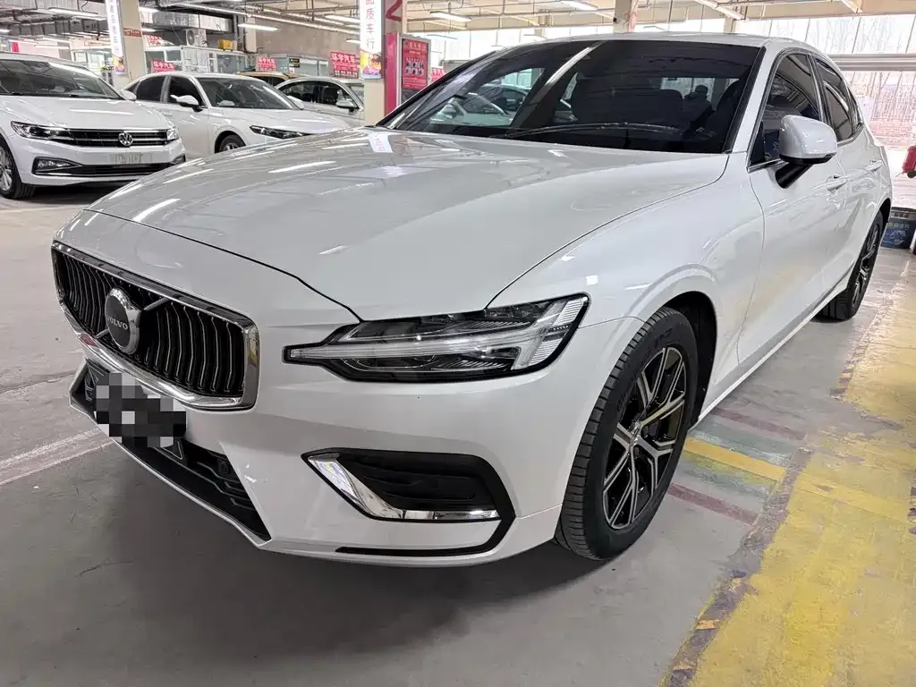 Volvo S60 2022 из CN, фото 1