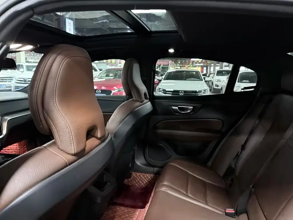 Volvo S60 2022 из CN, фото 4