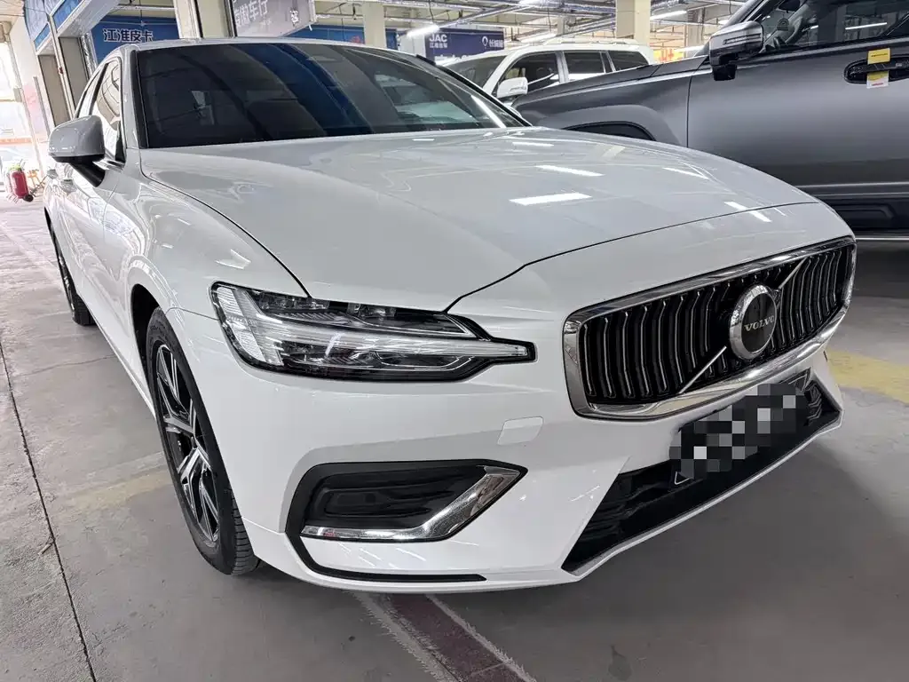 Volvo S60 2022 из CN, фото 3