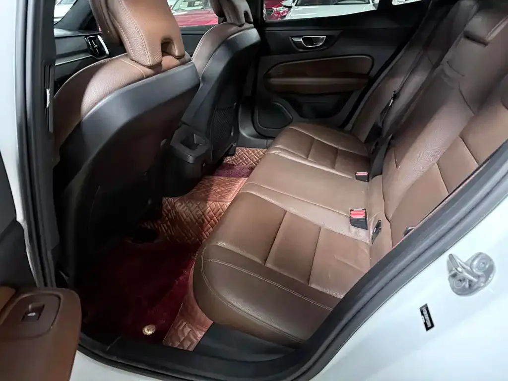 Volvo S60 2022 из CN, фото 9