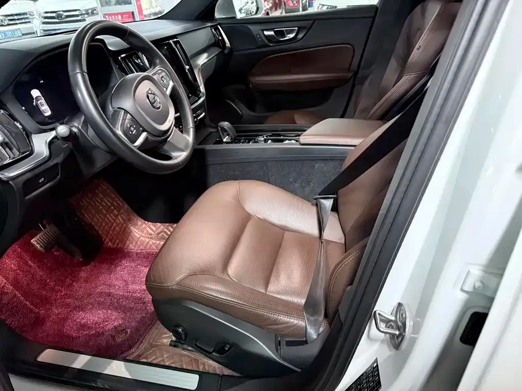 Volvo S60 2022 из CN, фото 5