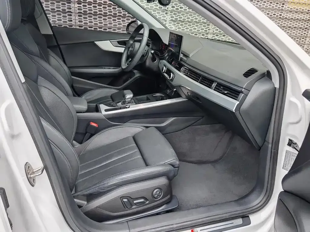 Audi A4L 2021 из CN, фото 5