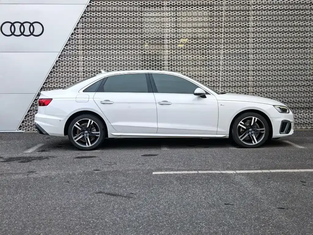 Audi A4L 2021 из CN, фото 7