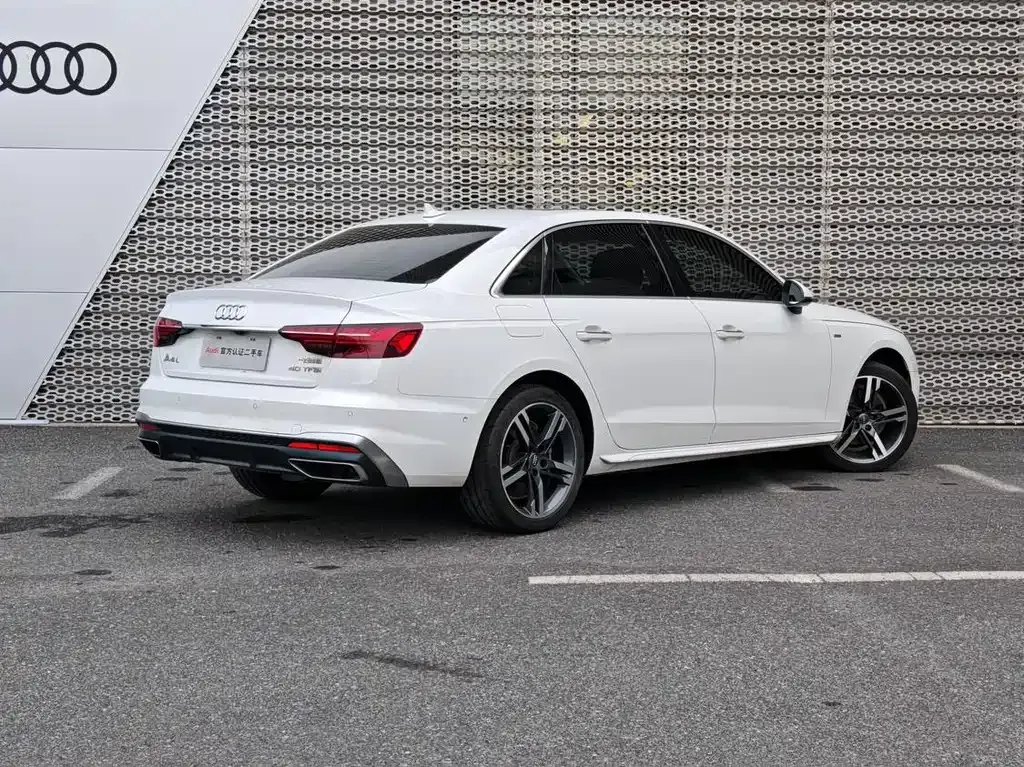 Audi A4L 2021 из CN, фото 8