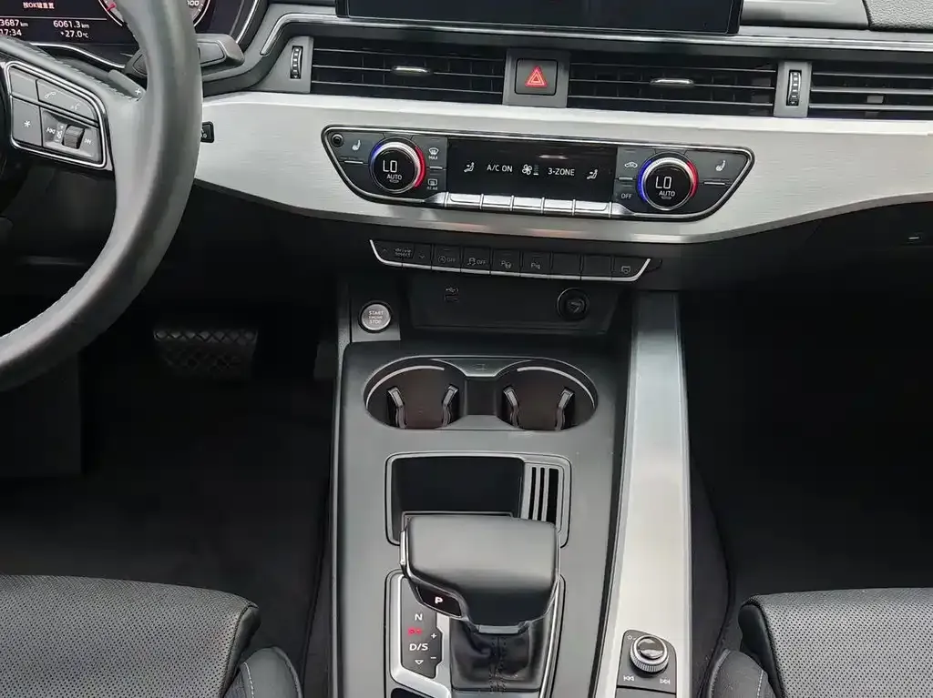 Audi A4L 2021 из CN, фото 4