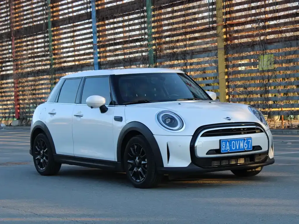 MINI Cooper (3-door) 2023 из CN, фото 2