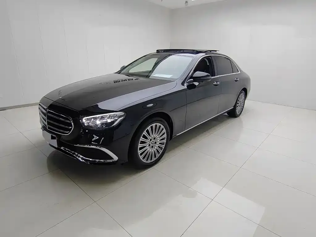 Mercedes-Benz E-Class — фото 1