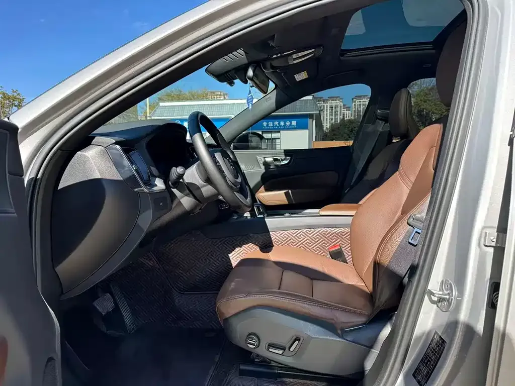 Volvo XC60 2024 из CN, фото 3