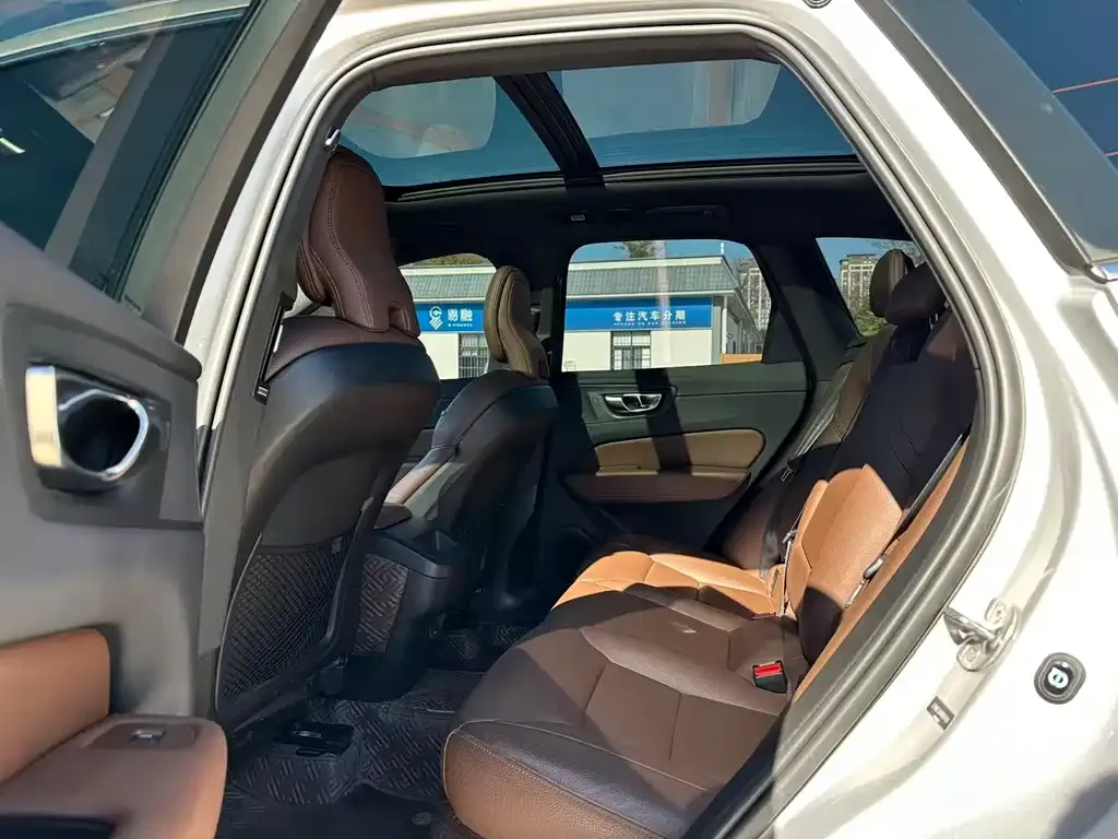 Volvo XC60 2024 из CN, фото 7