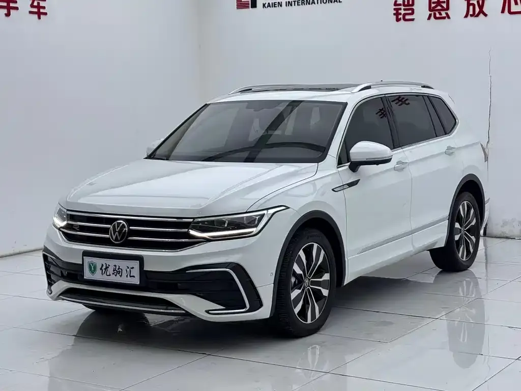 Volkswagen Tiguan L — фото 1