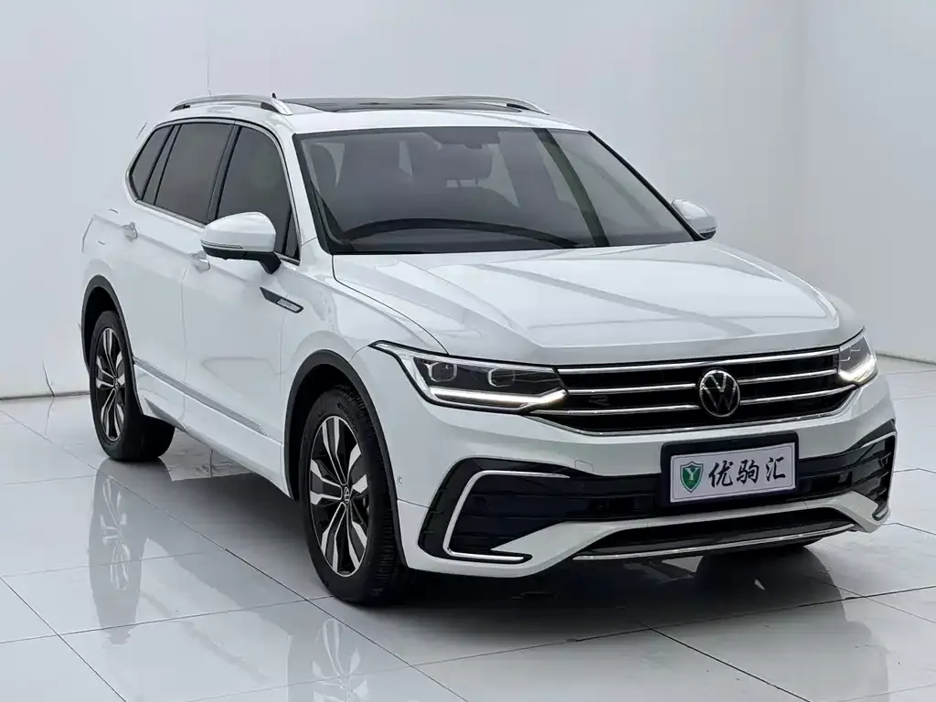 Volkswagen Tiguan L — фото 10