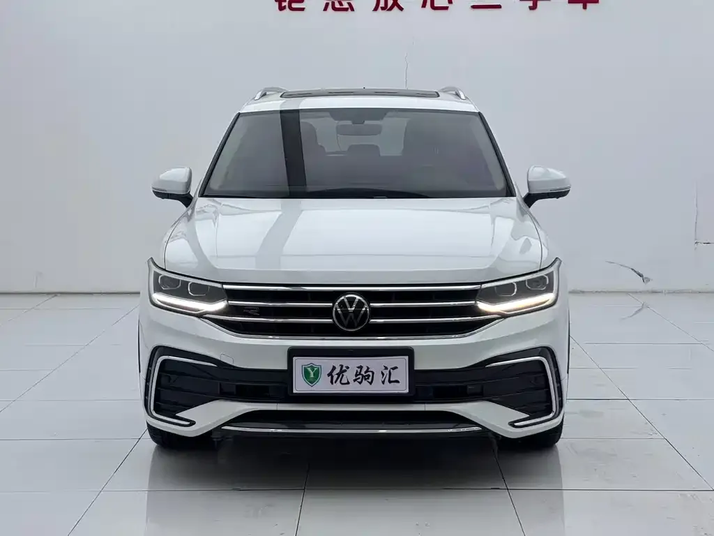 Volkswagen Tiguan L — фото 7