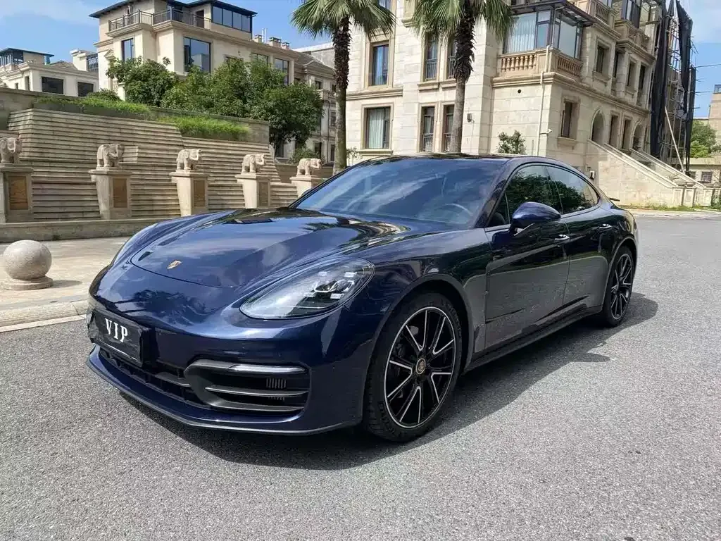 Porsche Panamera — фото 1
