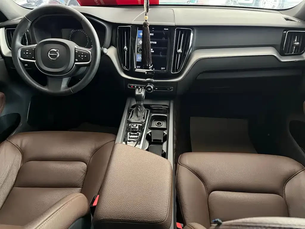 Volvo XC60 2021 из CN, фото 8