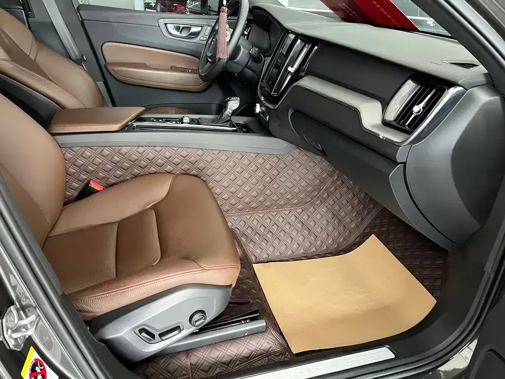 Volvo XC60 2021 из CN, фото 3
