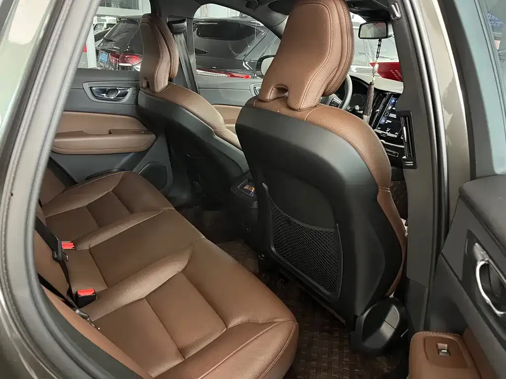 Volvo XC60 2021 из CN, фото 10