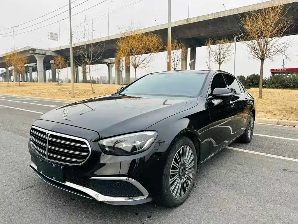 Mercedes-Benz E-Class — фото 1