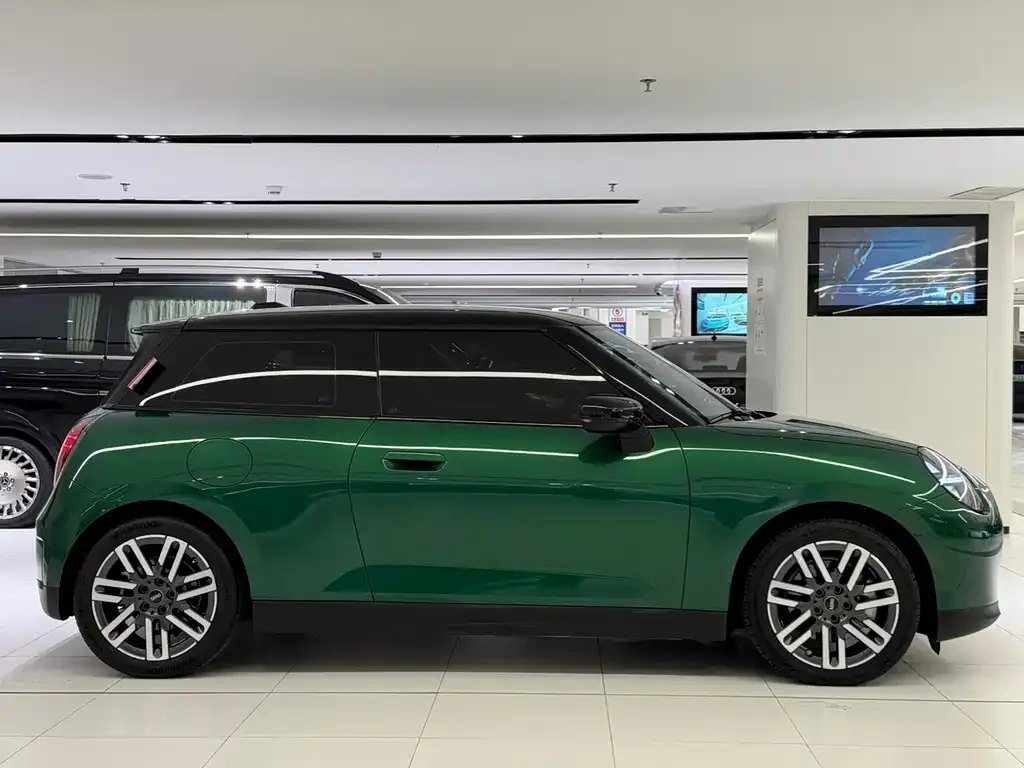 MINI Cooper EV 2024 из CN, фото 2