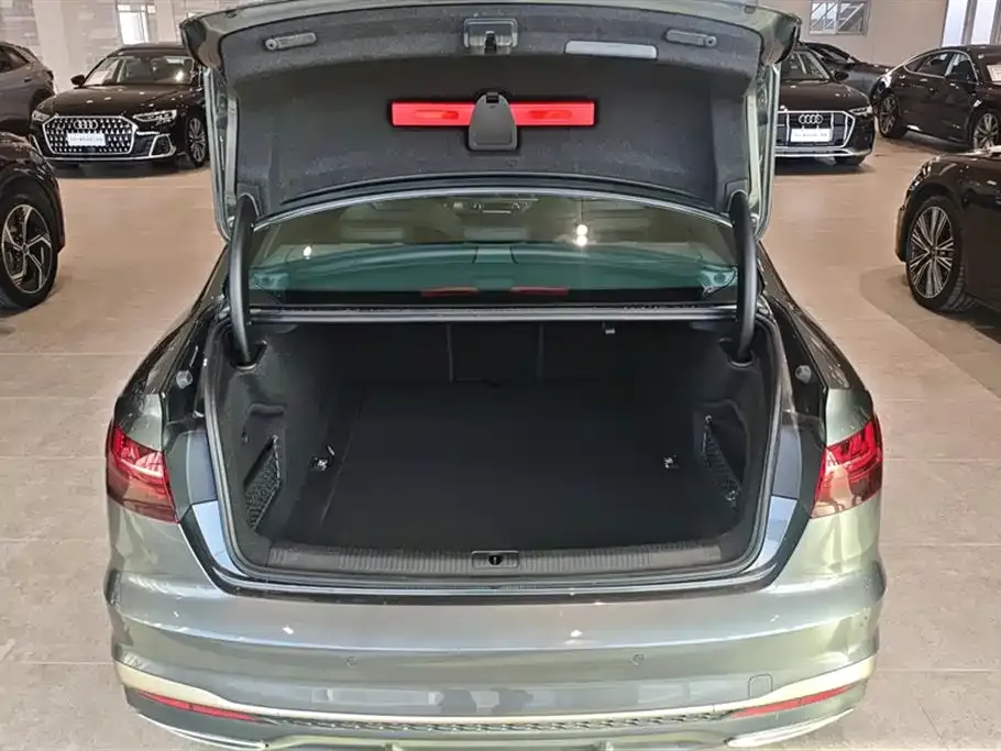 Audi A4L 2024 из CN, фото 9