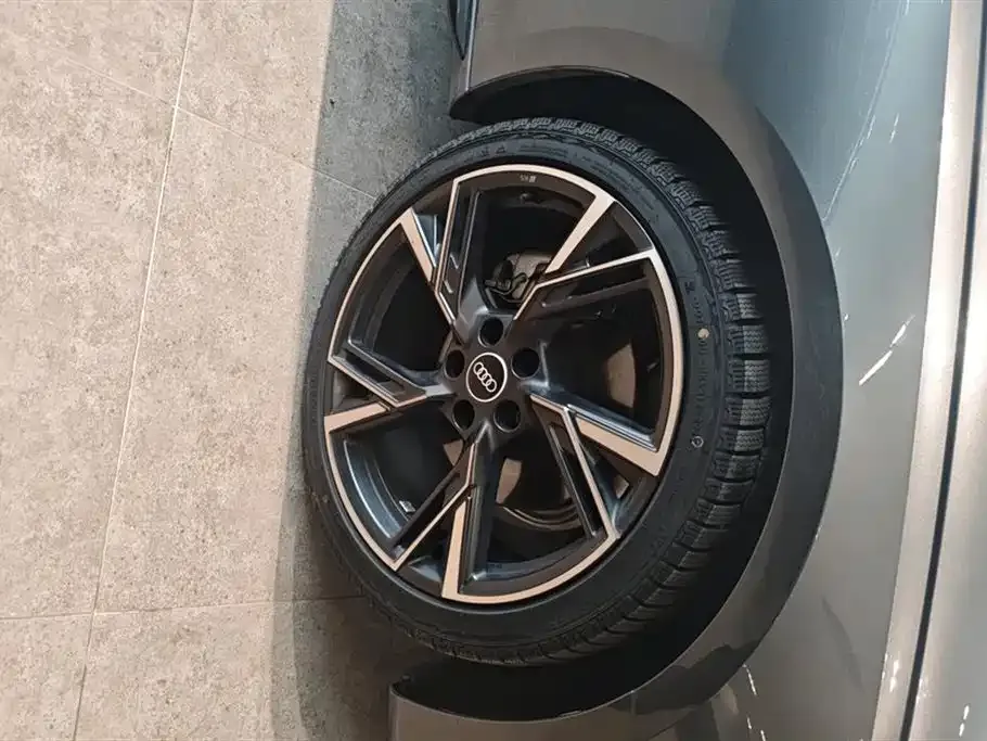 Audi A4L 2024 из CN, фото 5