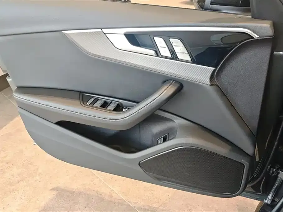 Audi A4L 2024 из CN, фото 2