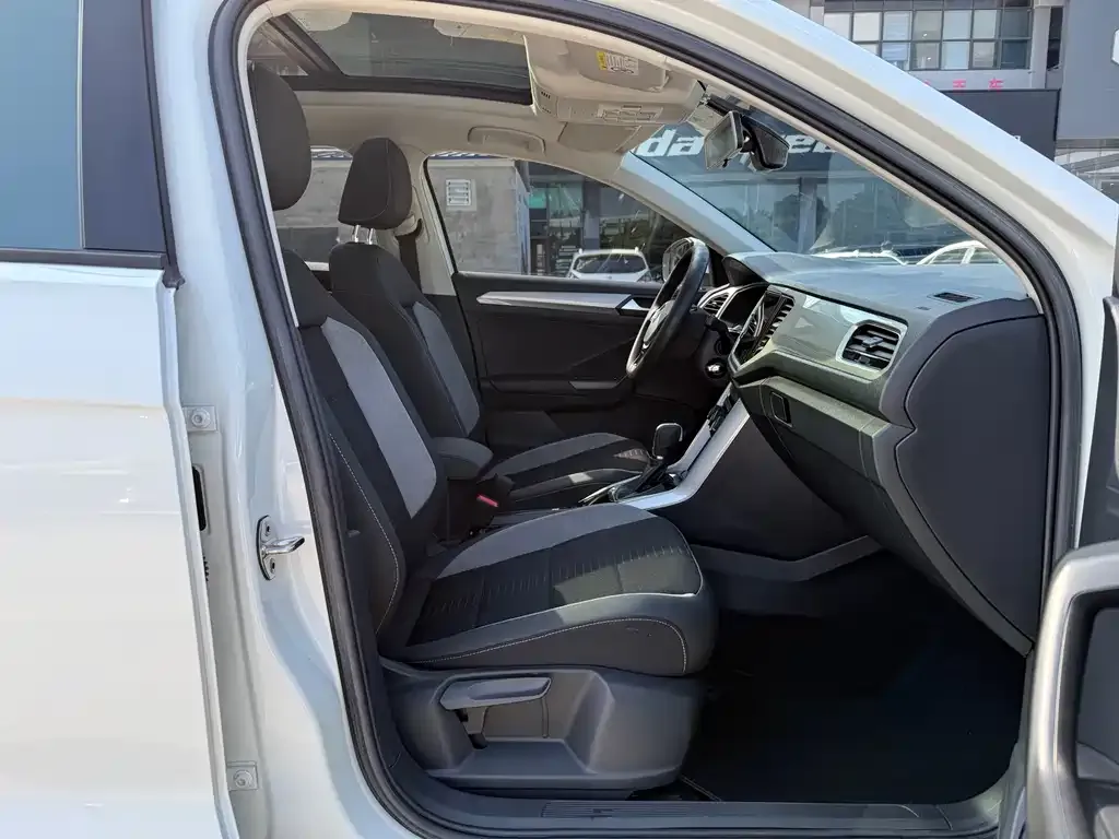 Volkswagen T-Roc 2022 из CN, фото 2